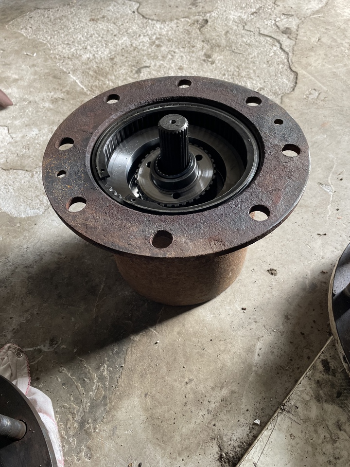 Zwolnica ZF APL-745 - Essieu et pièces pour Pelle sur pneus: photos 2 Zwolnica ZF APL-745 - Essieu et pièces pour Pelle sur pneus: photos 2