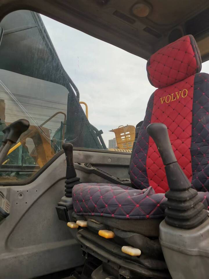 Volvo EC210B - Pelle sur chenille: photos 4 Volvo EC210B - Pelle sur chenille: photos 4