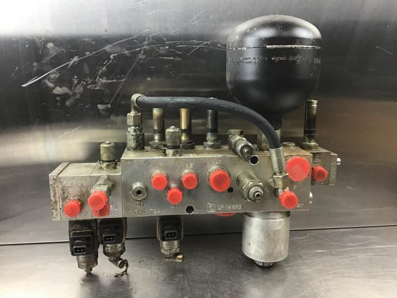 Liebherr A944C Li / A934C Li / R944C Li / R954C / A954C Li / R934C - Hydraulique: photos 2 Liebherr A944C Li / A934C Li / R944C Li / R954C / A954C Li / R934C - Hydraulique: photos 2