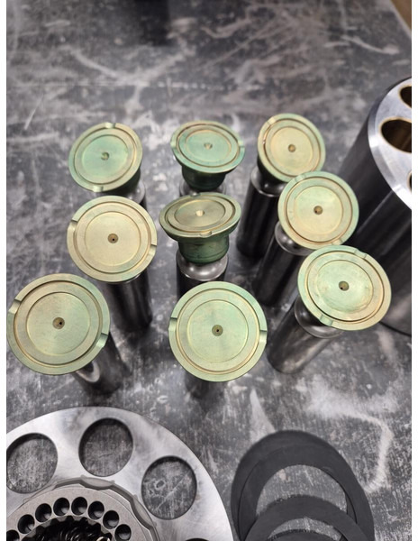 Liebherr A944C Li / A944B Li / R944C Li - Hydraulique: photos 4 Liebherr A944C Li / A944B Li / R944C Li - Hydraulique: photos 4