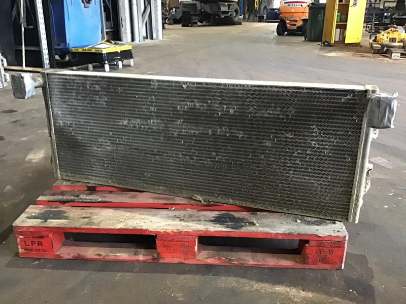 Liebherr A944C Li / R944C Li - Radiateur d'huile: photos 2 Liebherr A944C Li / R944C Li - Radiateur d'huile: photos 2