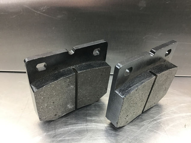 Liebherr Brake lining - Plaquettes de frein: photos 1 Liebherr Brake lining - Plaquettes de frein: photos 1