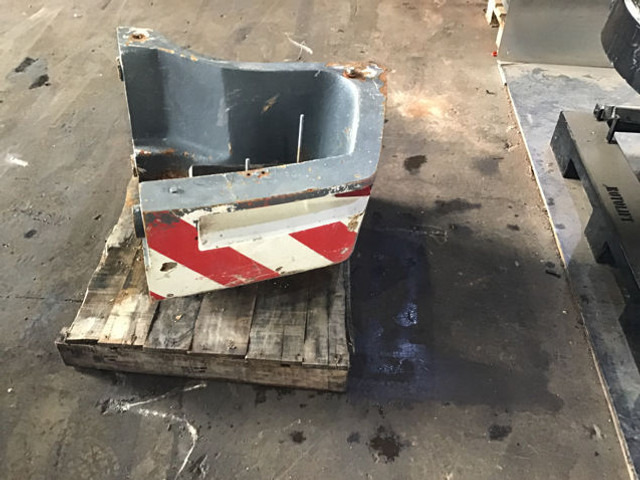 Liebherr Counterweight Right - Contrepoids pour Machine agricole: photos 1 Liebherr Counterweight Right - Contrepoids pour Machine agricole: photos 1