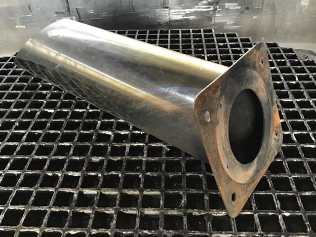Liebherr Exhaust Pipe - Tube d'echappement: photos 2 Liebherr Exhaust Pipe - Tube d'echappement: photos 2