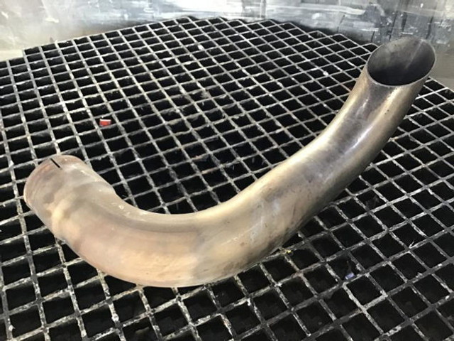Liebherr Exhaust Pipe - Tube d'echappement: photos 2 Liebherr Exhaust Pipe - Tube d'echappement: photos 2