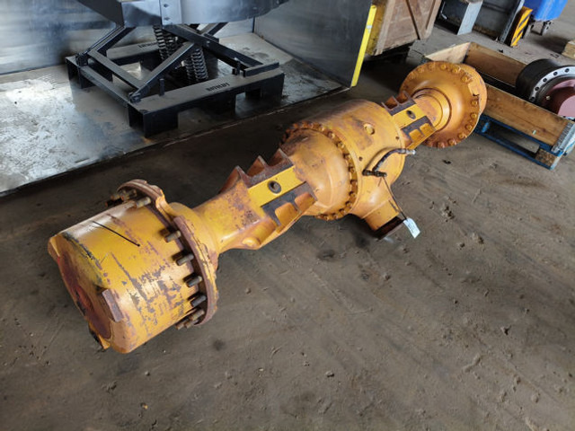Liebherr Front Axle - Essieu avant: photos 1 Liebherr Front Axle - Essieu avant: photos 1