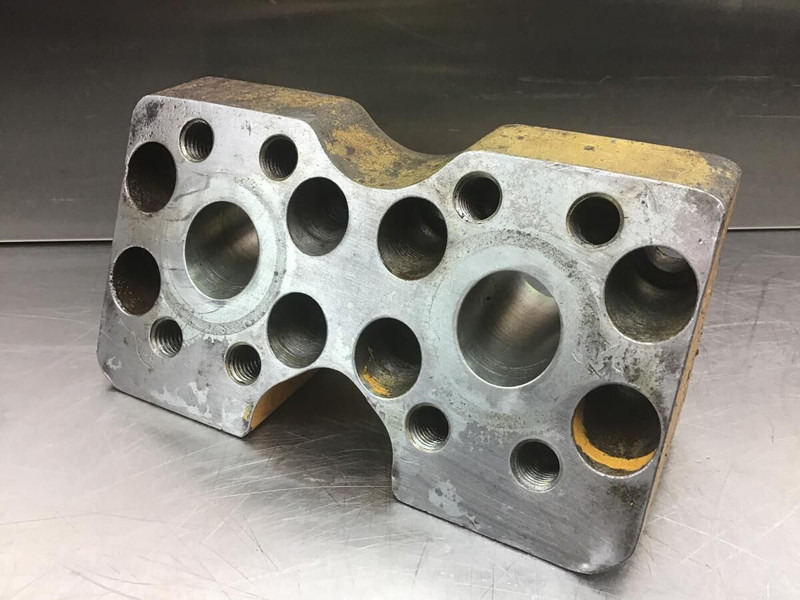 Liebherr Intermediate Plate - Hydraulique: photos 1 Liebherr Intermediate Plate - Hydraulique: photos 1