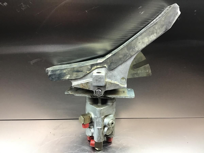 Liebherr Pilot Control Unit - Pédale: photos 2 Liebherr Pilot Control Unit - Pédale: photos 2