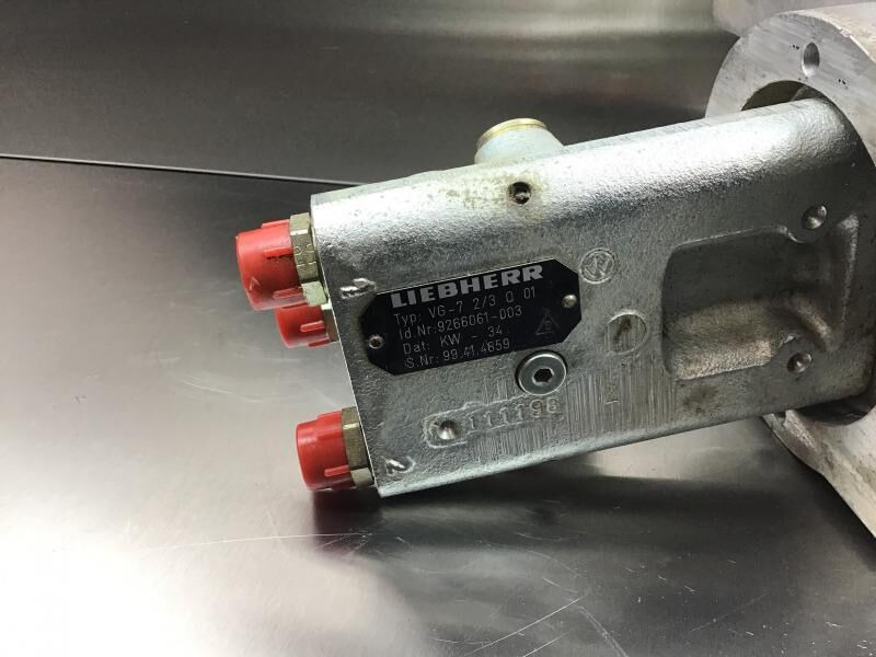 Liebherr Pilot Control Unit - Pédale: photos 3 Liebherr Pilot Control Unit - Pédale: photos 3