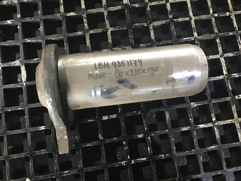 Liebherr Pin 80x235x190 - Hydraulique: photos 3 Liebherr Pin 80x235x190 - Hydraulique: photos 3