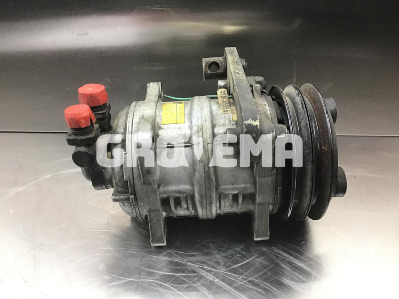 Liebherr R900 Li / A316 Li / A314 Li / A312 Li / A309 Li / A310 - Compresseur de climatisation: photos 2 Liebherr R900 Li / A316 Li / A314 Li / A312 Li / A309 Li / A310 - Compresseur de climatisation: photos 2