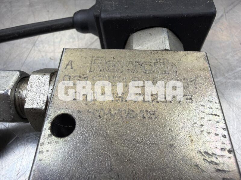 Liebherr R900 Li / R914B / R912 Li / R904 / A904C Li / A904 Li - Hydraulique: photos 4 Liebherr R900 Li / R914B / R912 Li / R904 / A904C Li / A904 Li - Hydraulique: photos 4