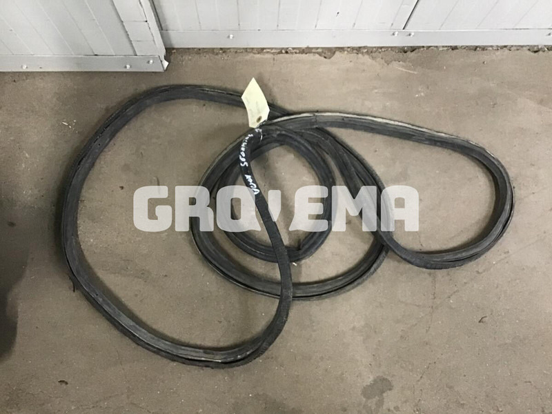 Liebherr R900 Li / R914HDSL / R914B / R912HDSL / R912 Li / R904 / R902 Li / R922 / A904 Li / A904 INDUSTRIAL / A902 Li / A900C Li / A900B - Cabine et intérieur: photos 2 Liebherr R900 Li / R914HDSL / R914B / R912HDSL / R912 Li / R904 / R902 Li / R922 / A904 Li / A904 INDUSTRIAL / A902 Li / A900C Li / A900B - Cabine et intérieur: photos 2