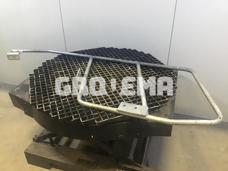 Liebherr R934 , R926, R930, R938 - Cabine et intérieur: photos 1 Liebherr R934 , R926, R930, R938 - Cabine et intérieur: photos 1