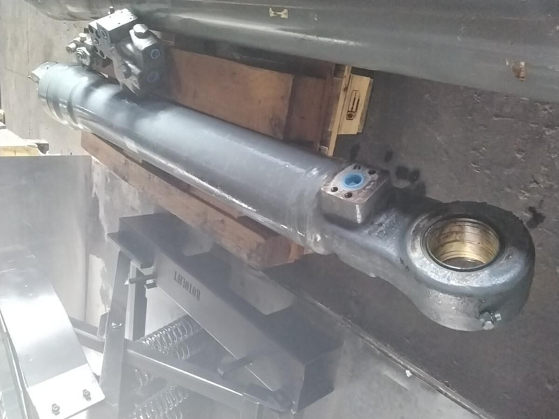 Liebherr R946 LC / R946 LC - Vérin hydraulique: photos 2 Liebherr R946 LC / R946 LC - Vérin hydraulique: photos 2