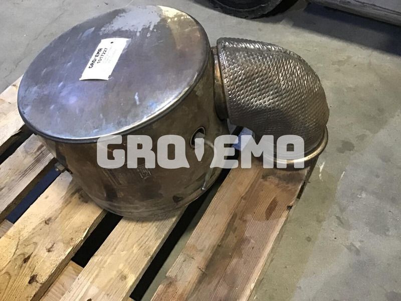 Liebherr R946 LC / R946 LC-V / R946 NLC - Système d'échappement: photos 1 Liebherr R946 LC / R946 LC-V / R946 NLC - Système d'échappement: photos 1