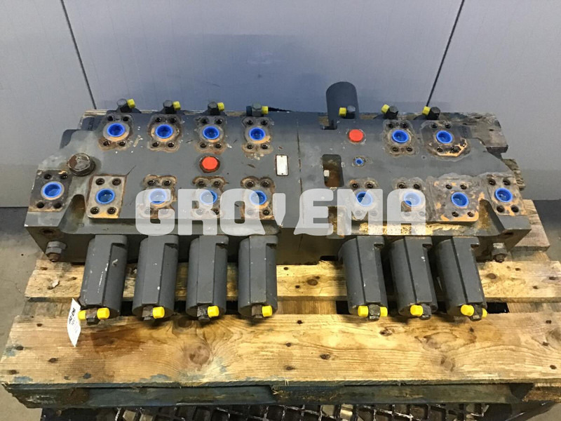 Liebherr R954C / R956 / R960 - Culasse: photos 1 Liebherr R954C / R956 / R960 - Culasse: photos 1