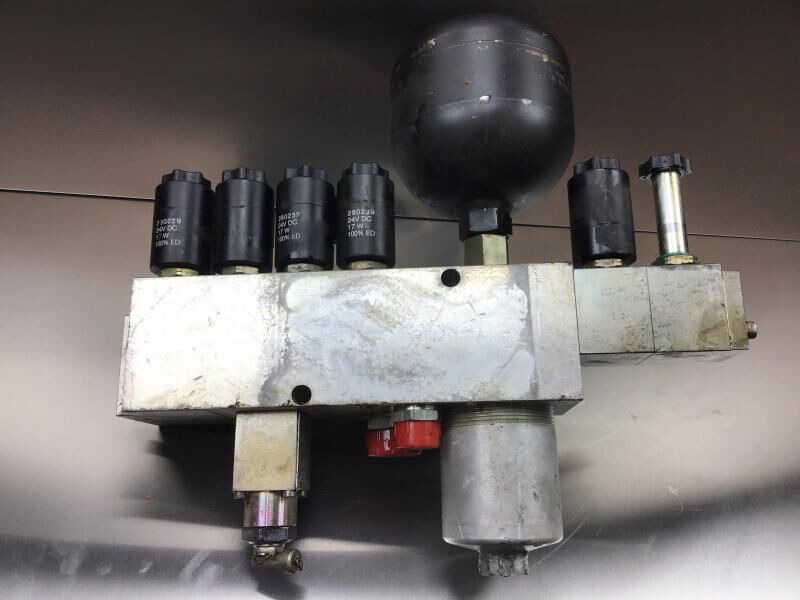 Liebherr R964C / R966 / R970 / R974 / R974C / R976 / R980 - Hydraulique: photos 3 Liebherr R964C / R966 / R970 / R974 / R974C / R976 / R980 - Hydraulique: photos 3