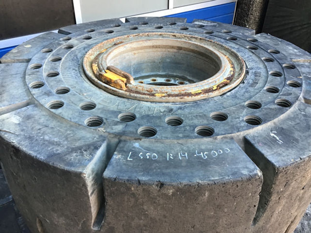 Liebherr Tires 23,5R25 - Pneus et jantes: photos 2 Liebherr Tires 23,5R25 - Pneus et jantes: photos 2