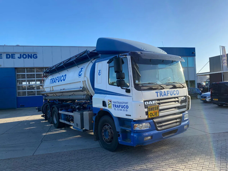 DAF CF 75.310 / Manual / 16000 LT / 5 Compartments / ADR / Euro 3 - Camion citerne: photos 3 DAF CF 75.310 / Manual / 16000 LT / 5 Compartments / ADR / Euro 3 - Camion citerne: photos 3