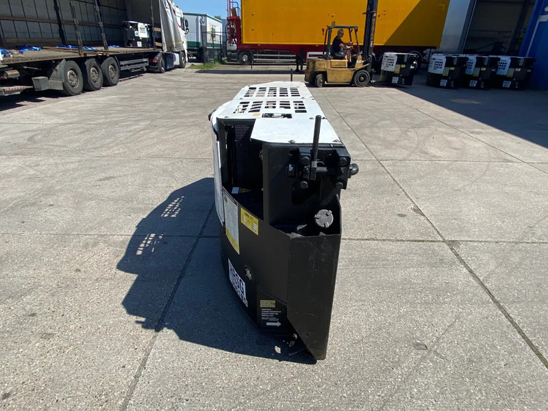 THERMO KING Genset Clip-on SG 3000 / 2013 / 16213 hrs. - Groupe électrogène: photos 4 THERMO KING Genset Clip-on SG 3000 / 2013 / 16213 hrs. - Groupe électrogène: photos 4