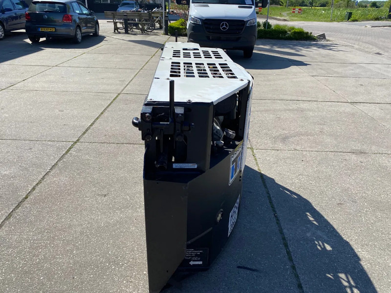 THERMO KING Genset Clip-on SG 3000 / 2013 / 16689 hrs. - Groupe électrogène: photos 2 THERMO KING Genset Clip-on SG 3000 / 2013 / 16689 hrs. - Groupe électrogène: photos 2