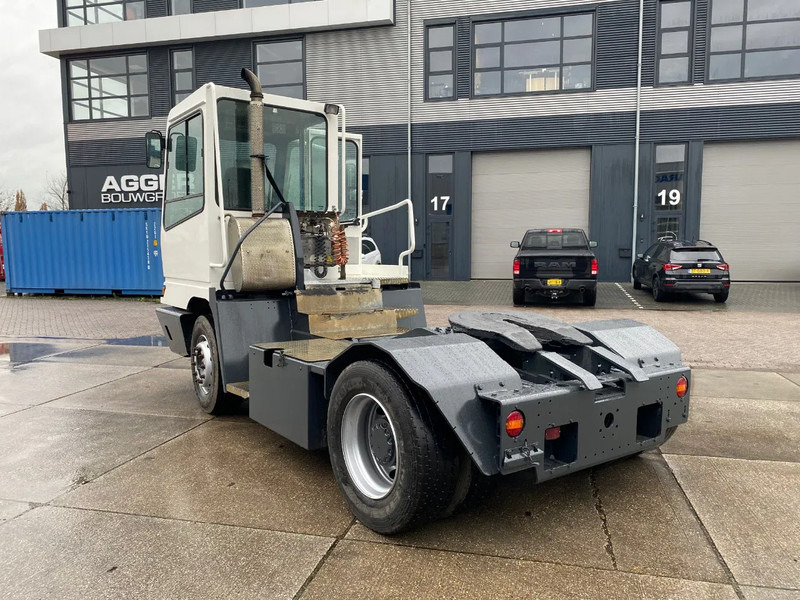 Terberg YT 182 4x2 / Terminal Tractor - Tracteur portuaire: photos 4 Terberg YT 182 4x2 / Terminal Tractor - Tracteur portuaire: photos 4