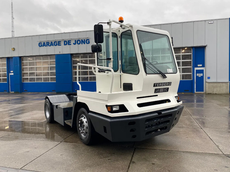 Terberg YT 182 4x2 / Terminal Tractor - Tracteur portuaire: photos 3 Terberg YT 182 4x2 / Terminal Tractor - Tracteur portuaire: photos 3