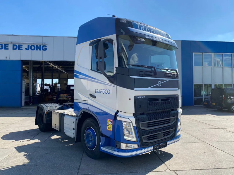 Volvo FH 13.420 Globetrotter / ADR + PTO / Stand Airco - Tracteur routier: photos 3 Volvo FH 13.420 Globetrotter / ADR + PTO / Stand Airco - Tracteur routier: photos 3