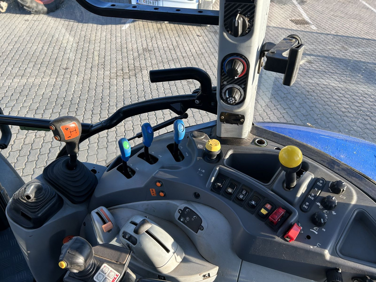 New Holland T 5.105 - Tracteur agricole: photos 3 New Holland T 5.105 - Tracteur agricole: photos 3