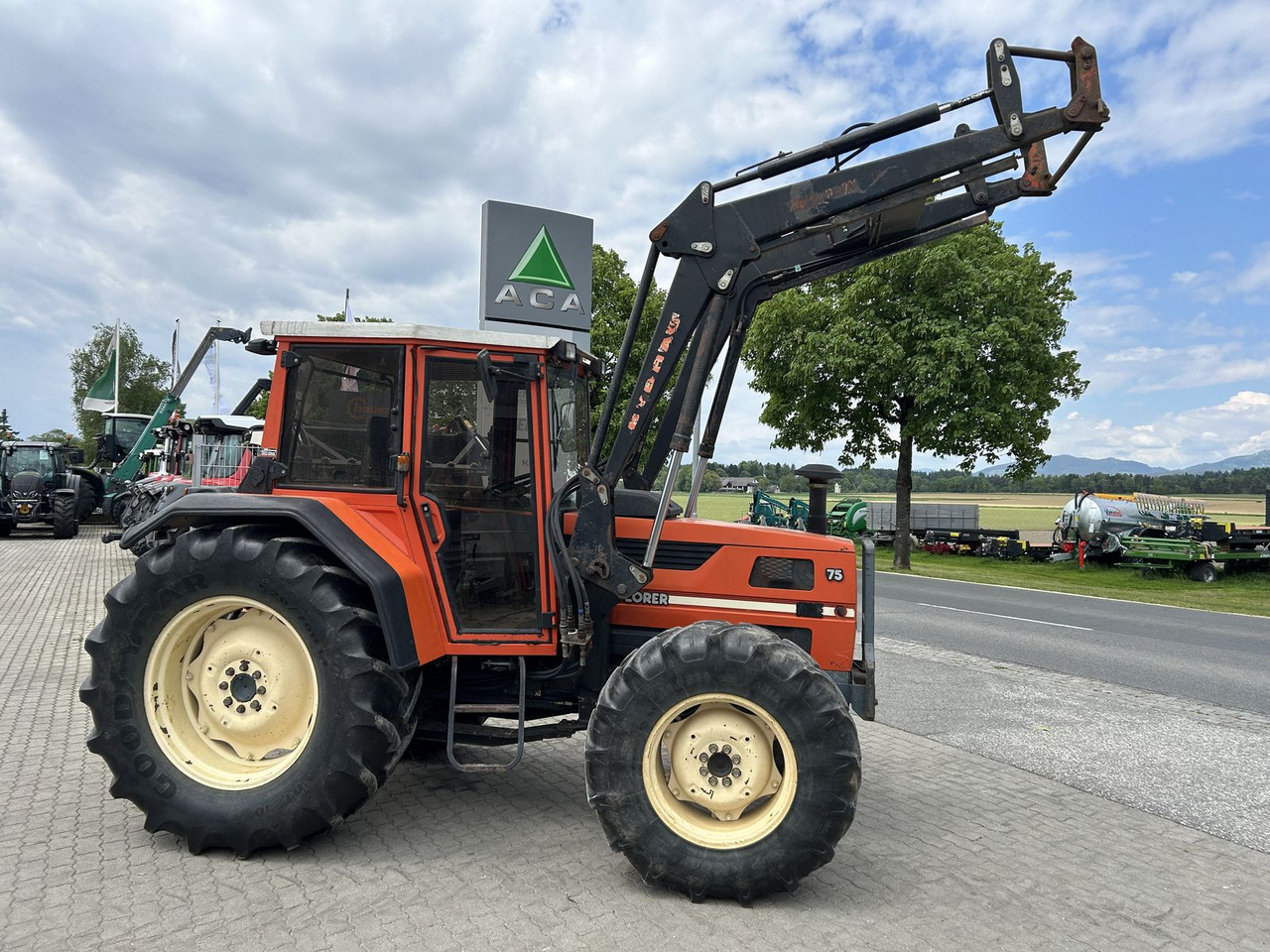 Same Explorer 75 2RM LK - Tracteur agricole: photos 1 Same Explorer 75 2RM LK - Tracteur agricole: photos 1