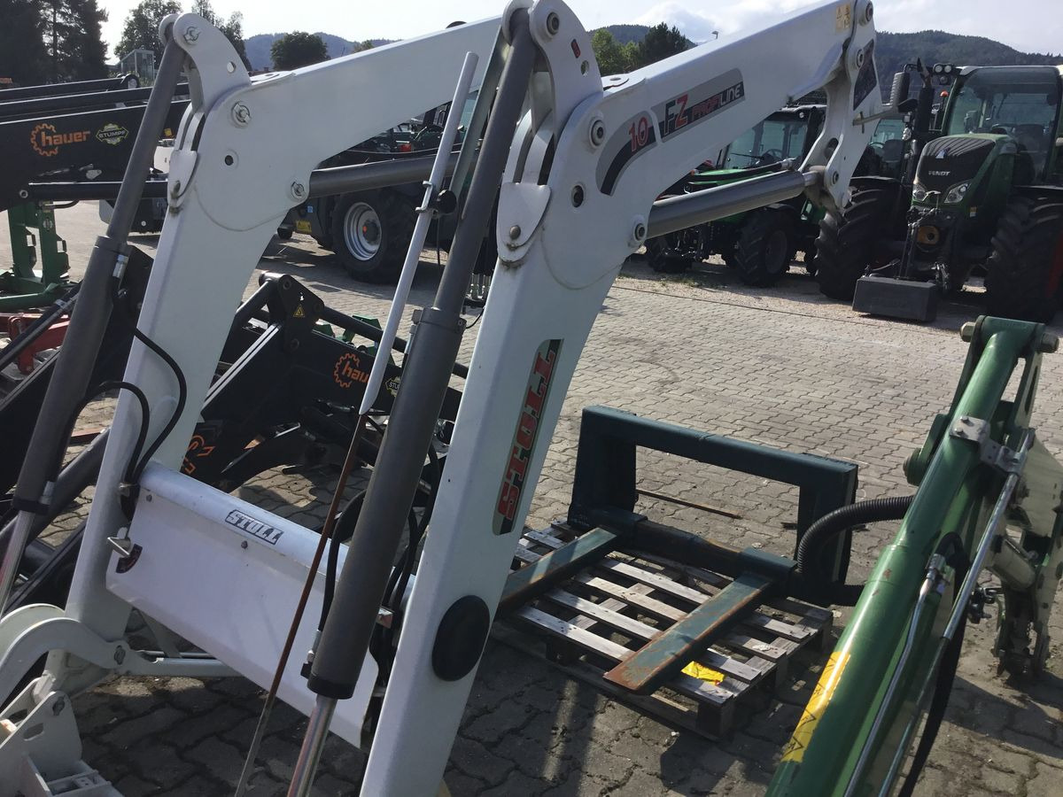 Stoll Profi Line FZ10 - Chargeur frontal pour tracteur: photos 1 Stoll Profi Line FZ10 - Chargeur frontal pour tracteur: photos 1