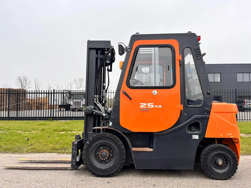 Doosan D25G PLUS - Chariot élévateur: photos 2 Doosan D25G PLUS - Chariot élévateur: photos 2