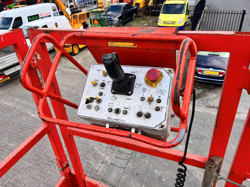 Holland lift COMBISTAR M-250DL27 4WD/P/N - Nacelle ciseaux: photos 5 Holland lift COMBISTAR M-250DL27 4WD/P/N - Nacelle ciseaux: photos 5