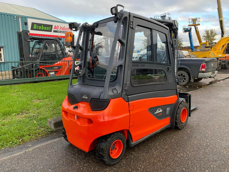Linde E35L-01 - Chariot élévateur électrique: photos 5 Linde E35L-01 - Chariot élévateur électrique: photos 5