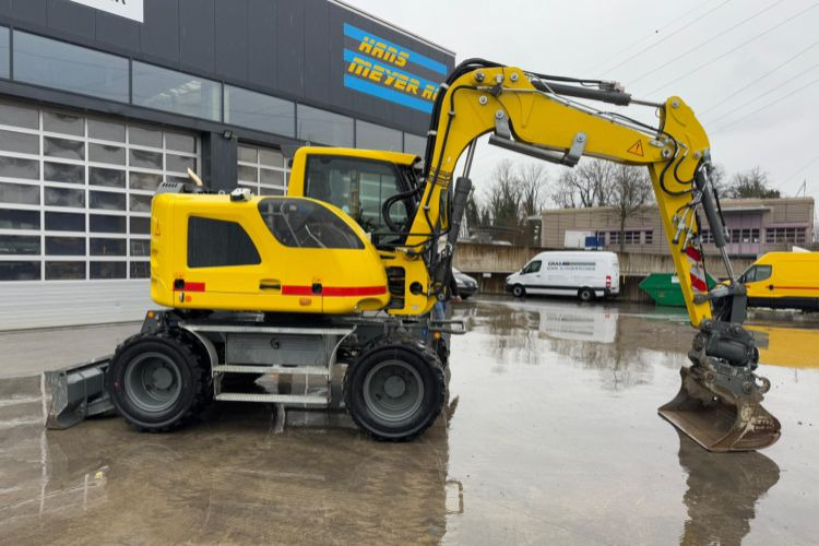 Liebherr 910 Compact Litronic Powertilt - Pelle sur pneus: photos 3 Liebherr 910 Compact Litronic Powertilt - Pelle sur pneus: photos 3