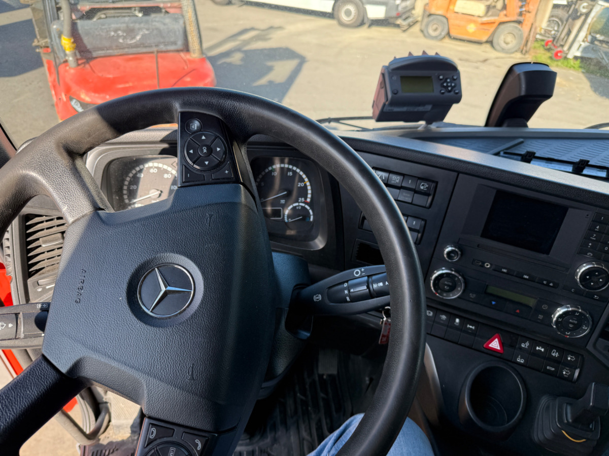 Camion fourgon MERCEDES Antos 2540 6x2 (Engine defect): photos 12 Camion fourgon MERCEDES Antos 2540 6x2 (Engine defect): photos 12