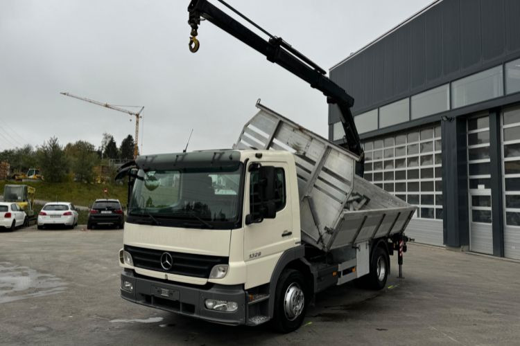 Mercedes-Benz Atego 1329 4x2 Hiab 088-2 - Camion benne, Camion grue: photos 1 Mercedes-Benz Atego 1329 4x2 Hiab 088-2 - Camion benne, Camion grue: photos 1