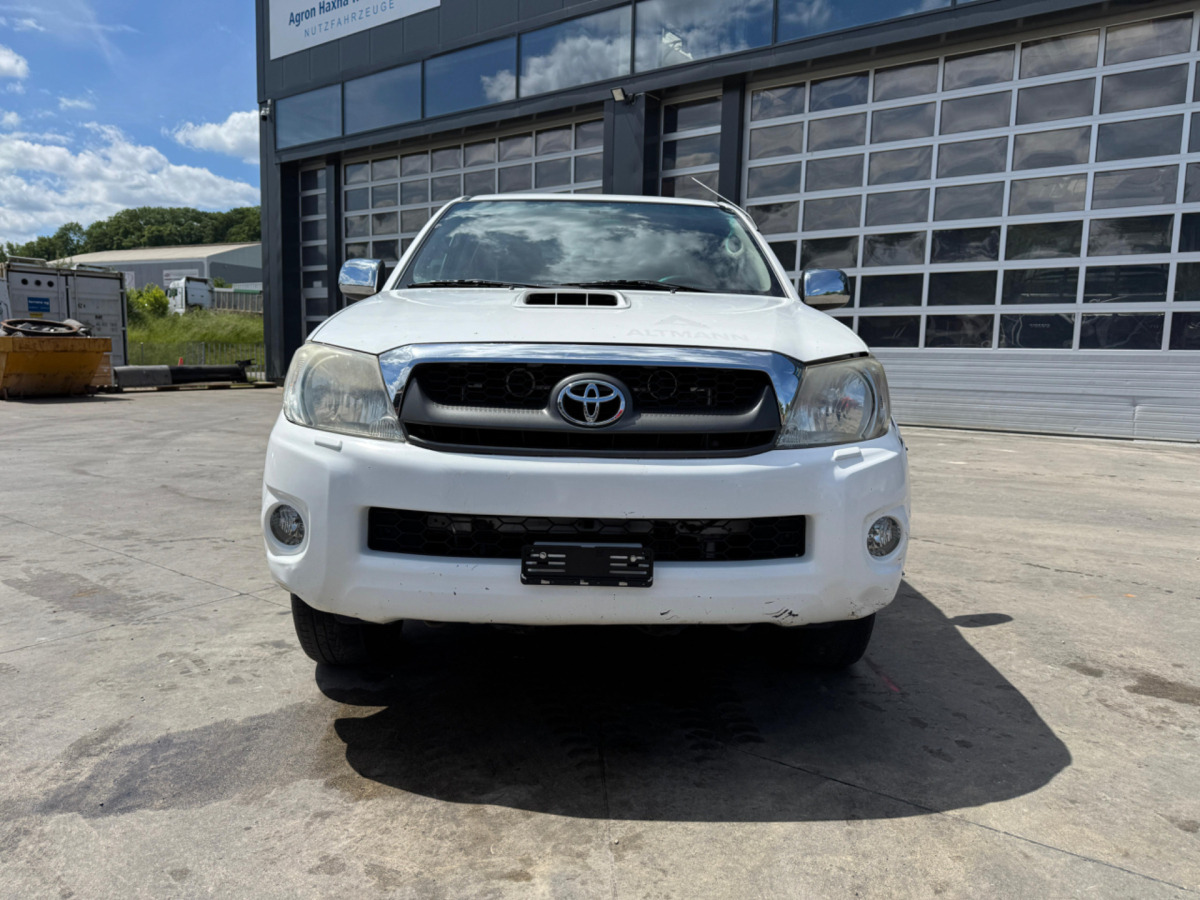 TOYOTA Hilux 3.0D 4WD - Pick-up: photos 2 TOYOTA Hilux 3.0D 4WD - Pick-up: photos 2
