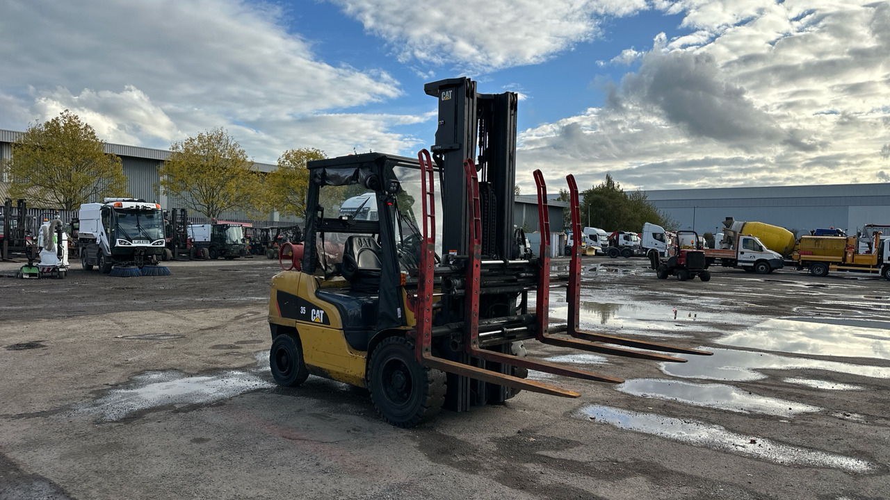 CATERPILLAR GP35 - Chariot élévateur à gaz: photos 1 CATERPILLAR GP35 - Chariot élévateur à gaz: photos 1