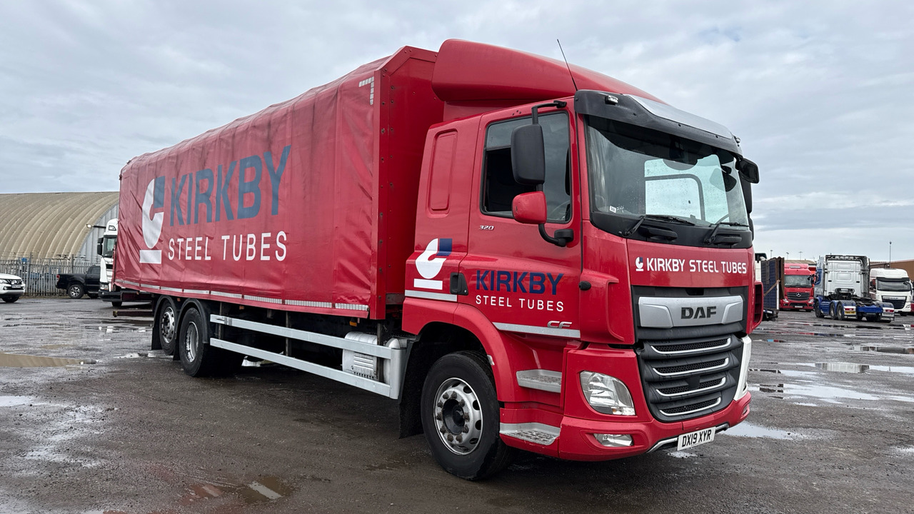 DAF CF 320 - Camion plateau: photos 1 DAF CF 320 - Camion plateau: photos 1