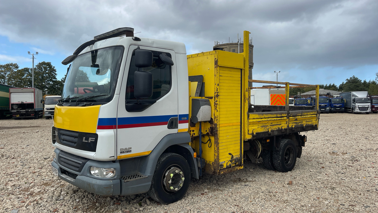 DAF LF 45.180 - Camion plateau: photos 2 DAF LF 45.180 - Camion plateau: photos 2