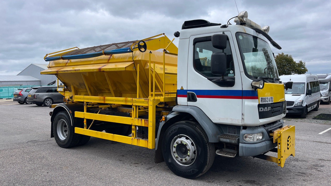 DAF LF 55.220 - Engin de déneigement: photos 1 DAF LF 55.220 - Engin de déneigement: photos 1