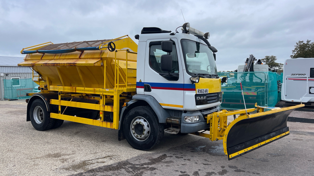 DAF LF 55.220 - Engin de déneigement: photos 1 DAF LF 55.220 - Engin de déneigement: photos 1