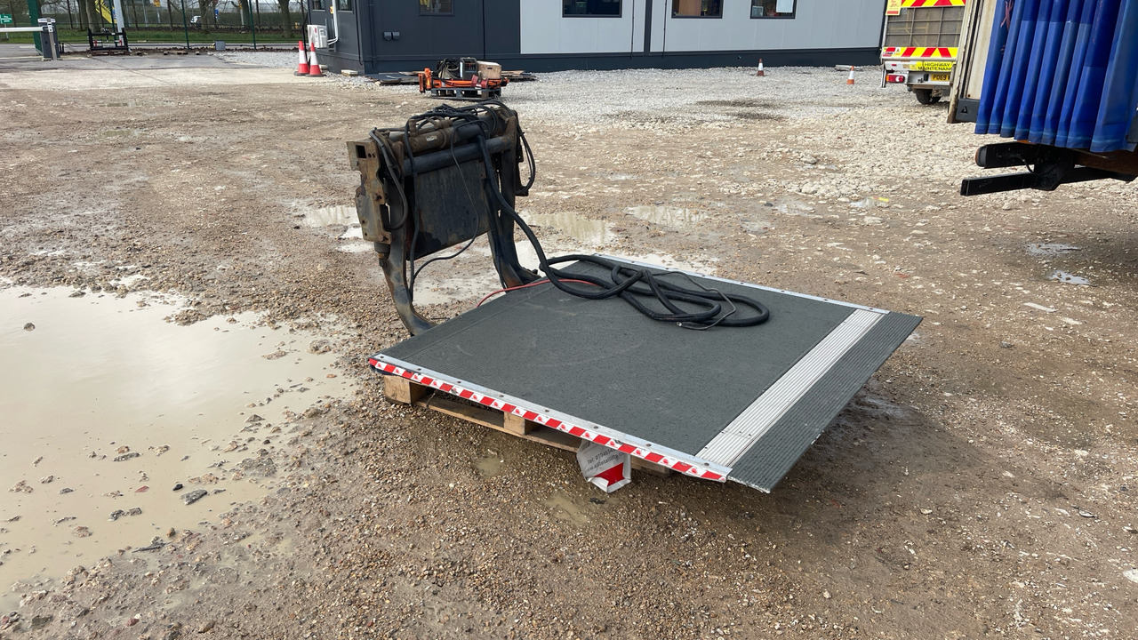 DHOLLANDIA - Hayon élévateur: photos 1 DHOLLANDIA - Hayon élévateur: photos 1