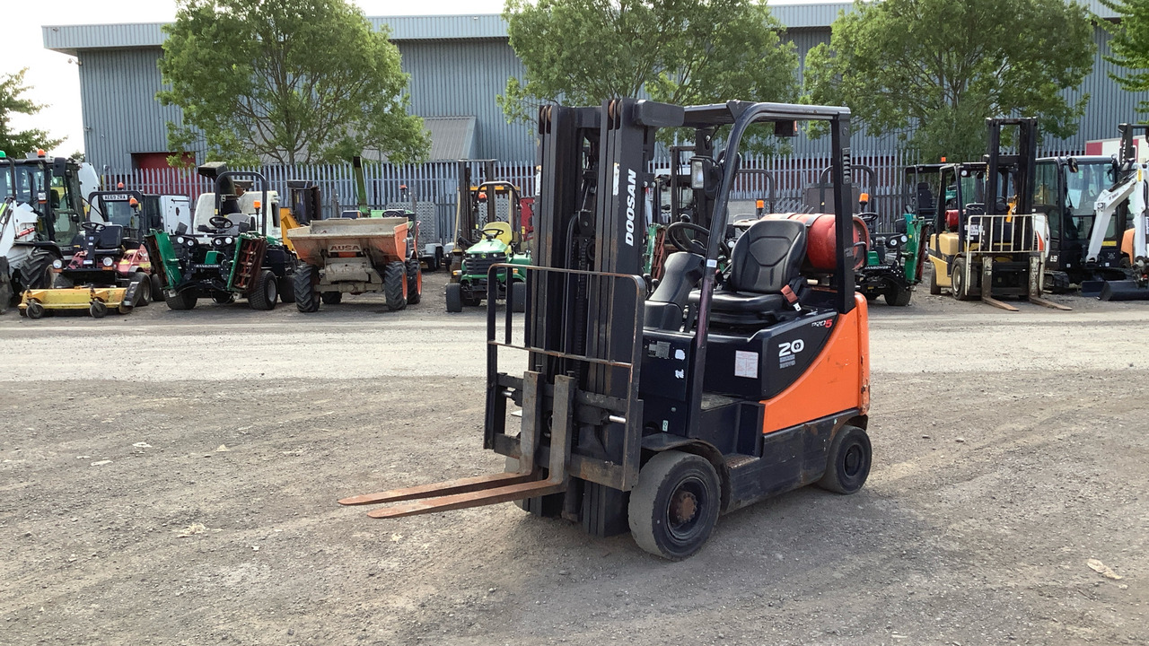 DOOSAN PRO-20 - Chariot élévateur à gaz: photos 1 DOOSAN PRO-20 - Chariot élévateur à gaz: photos 1