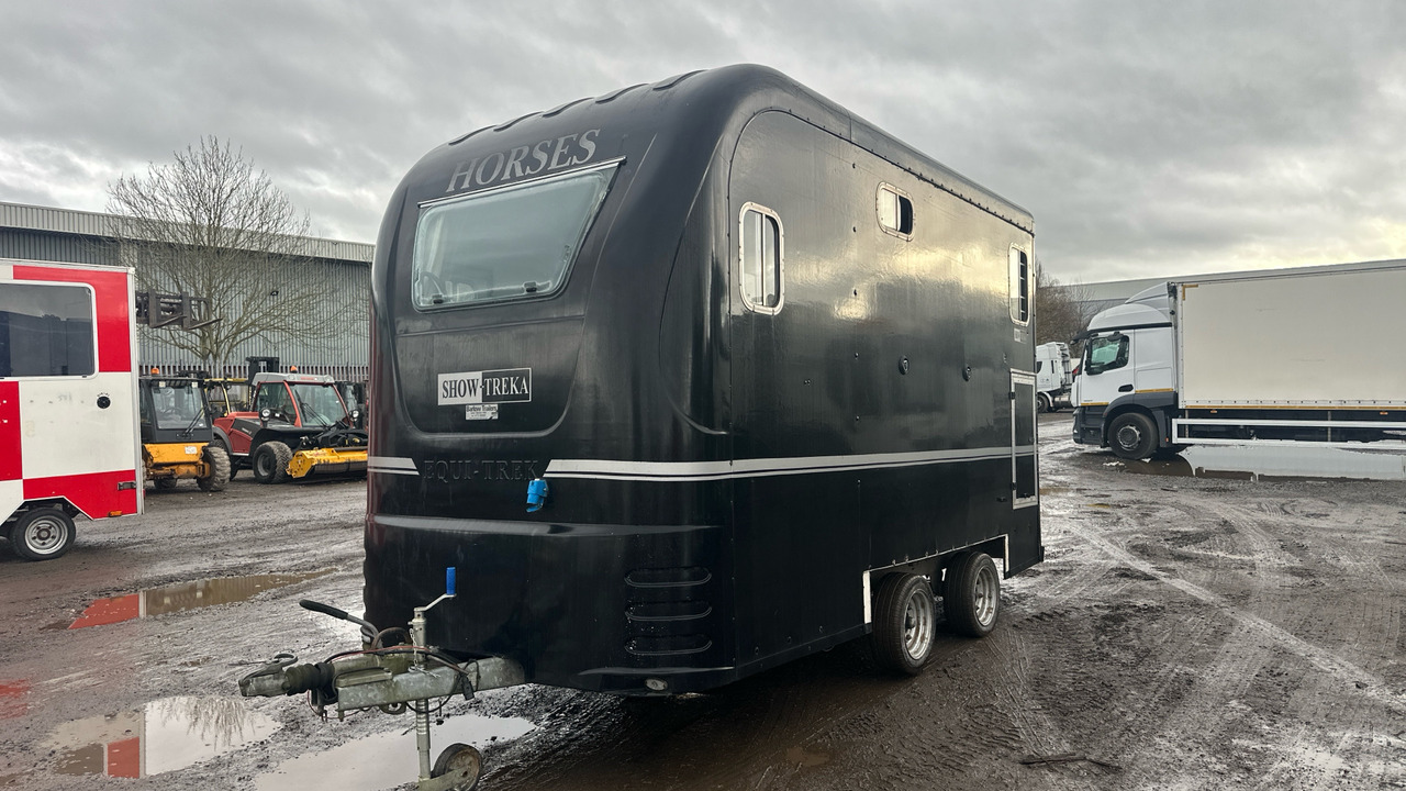 EQUI TREK SHOW TREKA - Remorque porte engin: photos 3 EQUI TREK SHOW TREKA - Remorque porte engin: photos 3