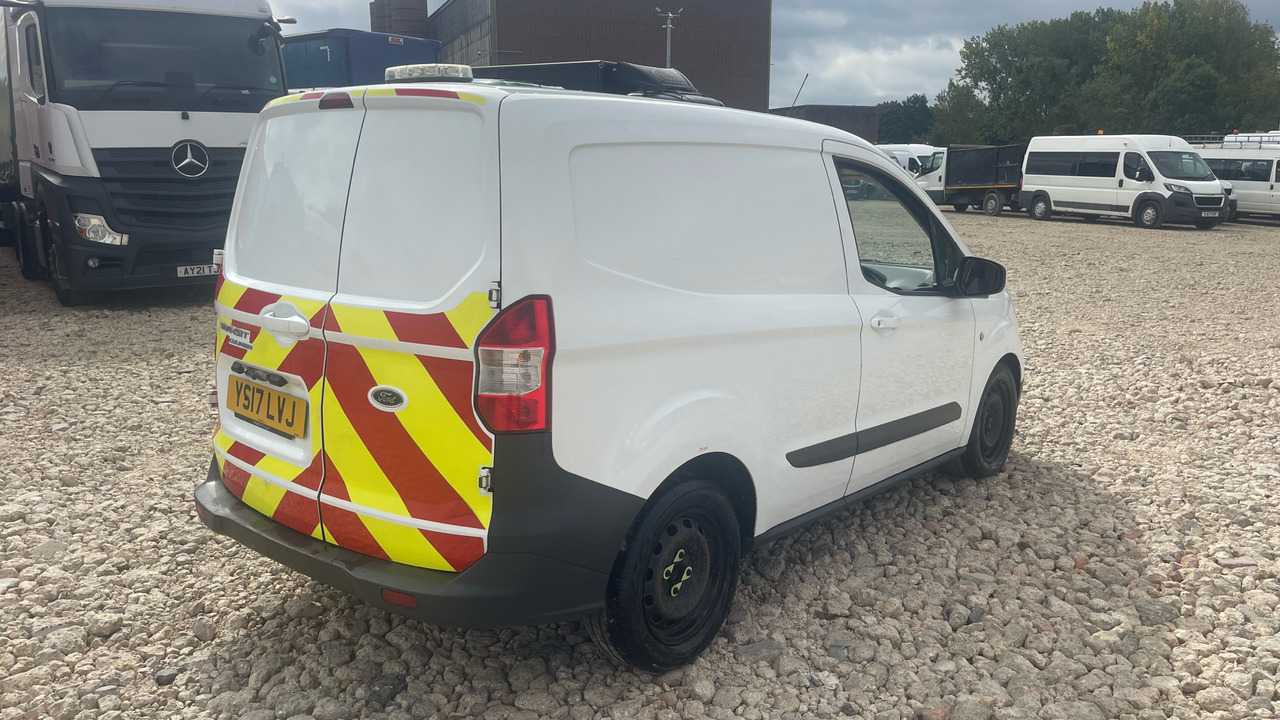 Ford Transit Courier 1.5 TDCI 95PS - Fourgonnette: photos 4 Ford Transit Courier 1.5 TDCI 95PS - Fourgonnette: photos 4