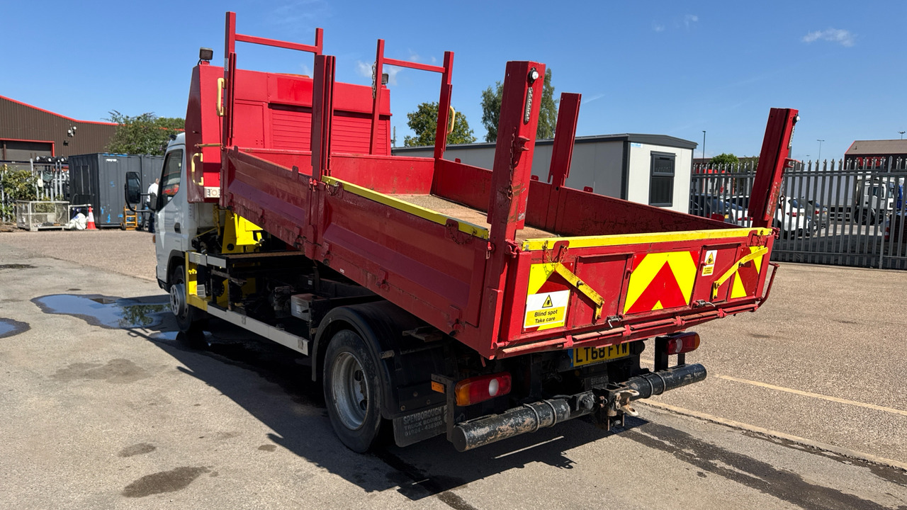 Fuso Canter 7C15 - Camion benne: photos 3 Fuso Canter 7C15 - Camion benne: photos 3