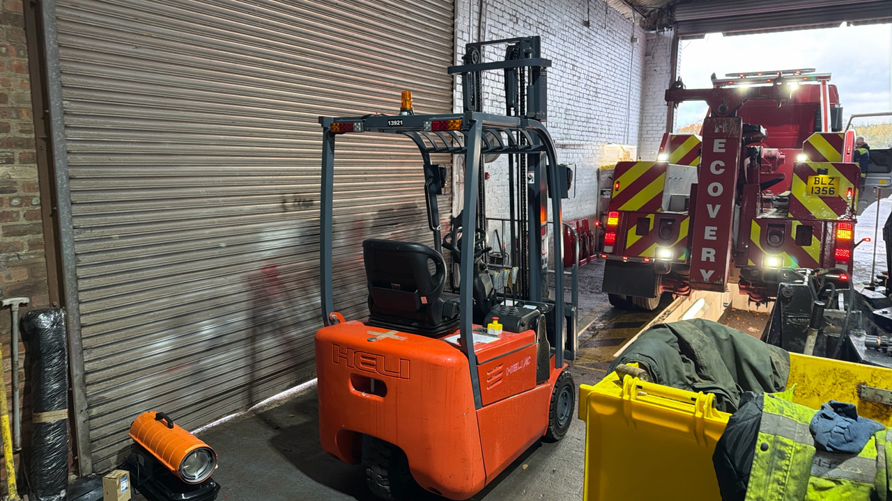 HELI FB315 - Chariot élévateur électrique: photos 4 HELI FB315 - Chariot élévateur électrique: photos 4